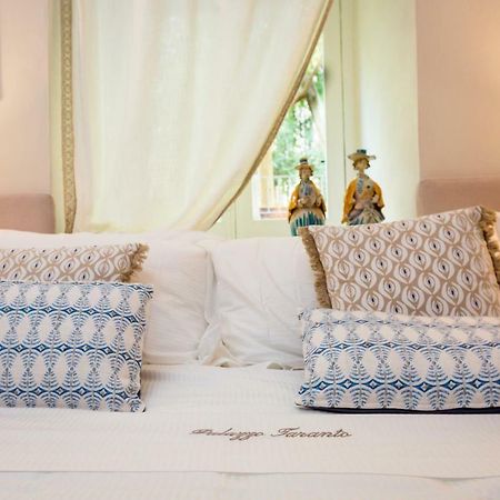 كالتاجيروني Palazzo Taranto Luxury Rooms المظهر الخارجي الصورة