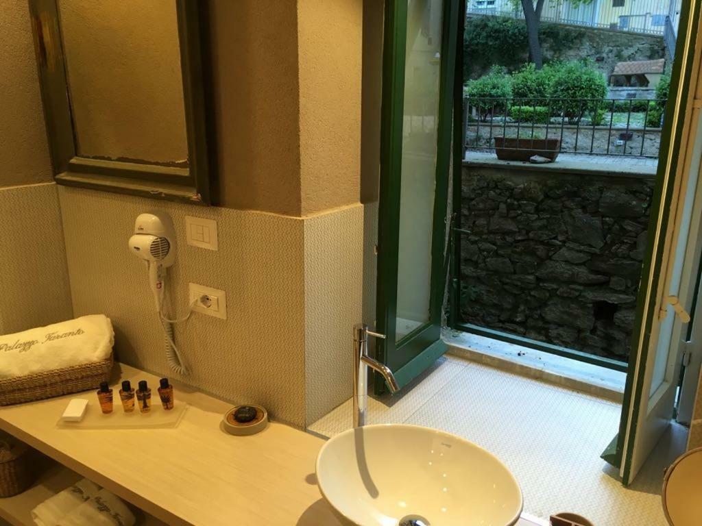 كالتاجيروني Palazzo Taranto Luxury Rooms المظهر الخارجي الصورة