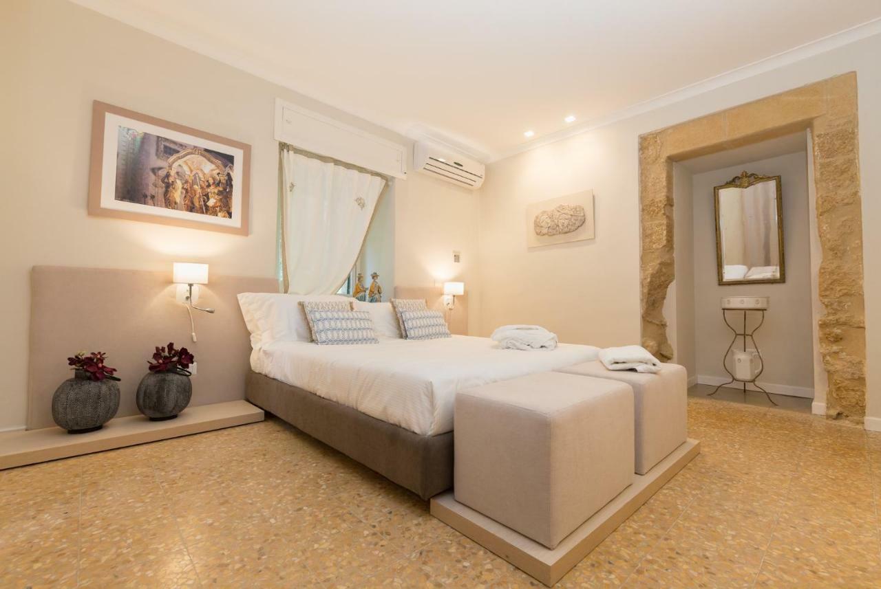 كالتاجيروني Palazzo Taranto Luxury Rooms المظهر الخارجي الصورة