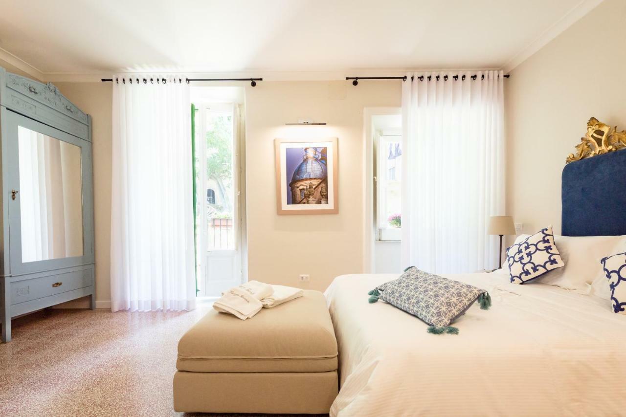 كالتاجيروني Palazzo Taranto Luxury Rooms المظهر الخارجي الصورة